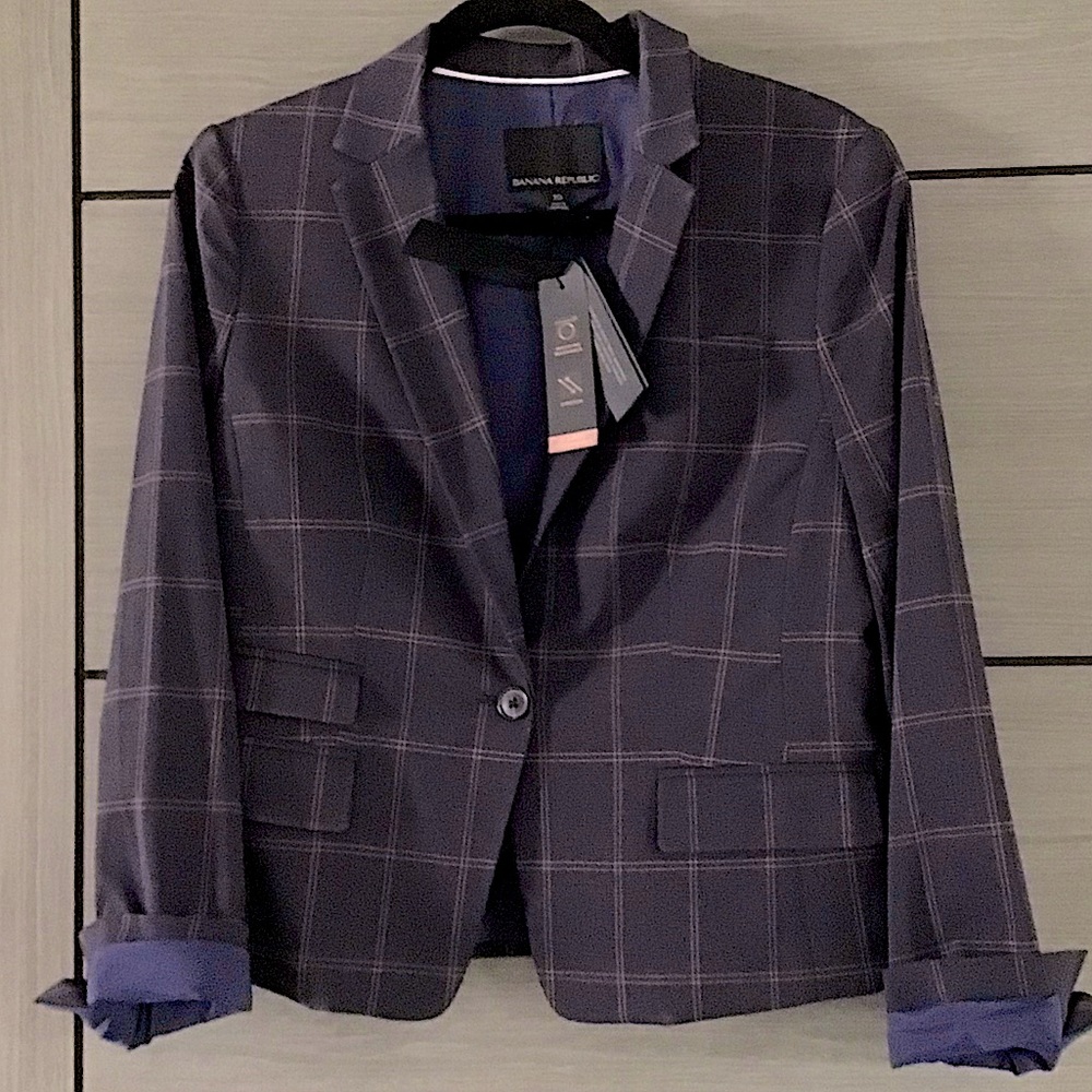 Banana Republic crop blazer. New and never worn. Size 10. Blue and rose plaid